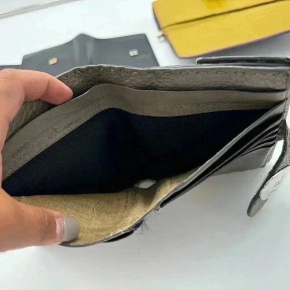 LOT of 4 Pre-loved Wallets Celine, Fendi, Salvatorre Ferragamo -PROJECT - Picture 7 of 17